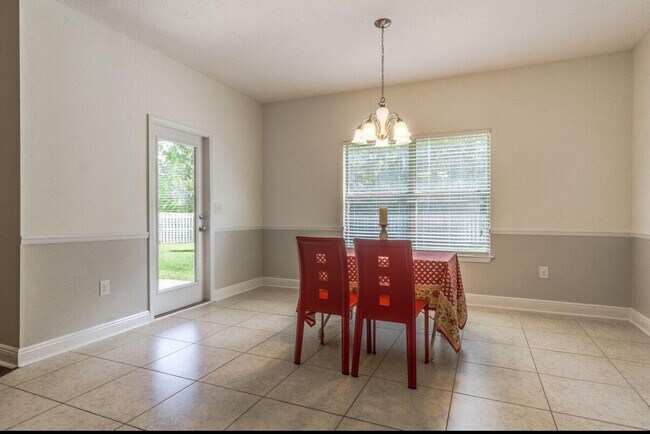 Building Photo - 32 Sonata St