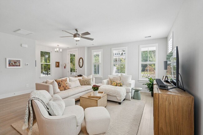Building Photo - Waterfront Living in Stone view – 3BR Home...