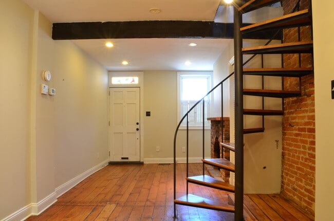 Building Photo - 19 E Wheeling St
