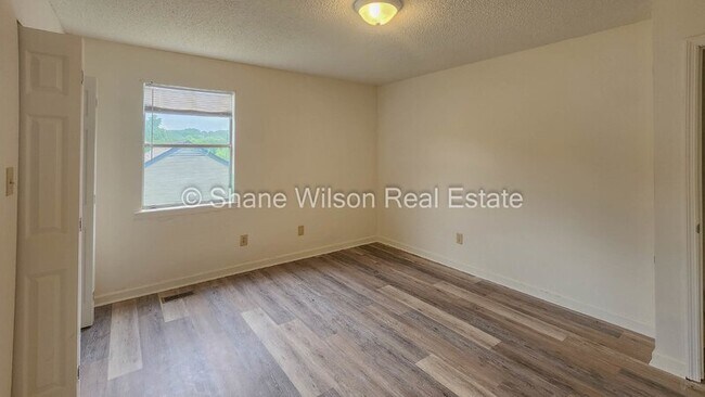 Building Photo - 3319 Steeple Cir NE