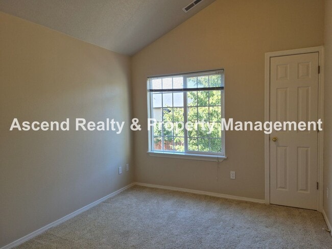 Building Photo - Available NOW!! Beaverton Convenience Central AC & Attached Garage  Minutes to MAX, Costco, Nike ...