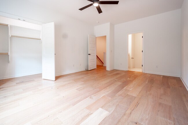 Building Photo - 196 S Broyles Ave