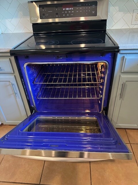 Stainless steel appliances - 3917 Lancelot Ln