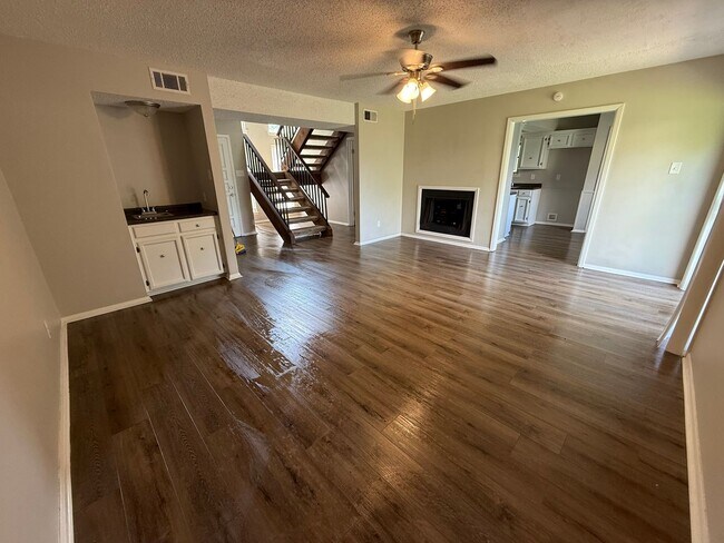 Building Photo - 32 Del Tara Dr
