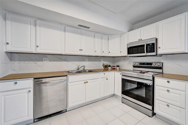 Building Photo - 1600 S Ocean Dr