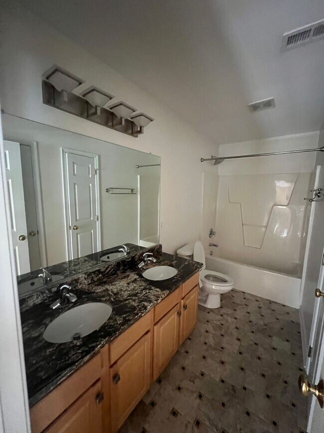Building Photo - 11837 Club Ridge Dr