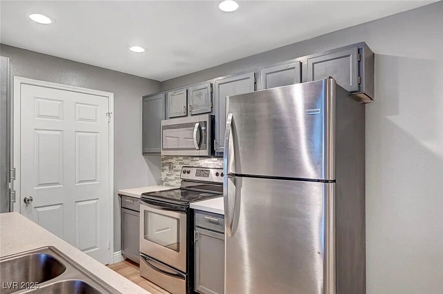 Building Photo - 231 W Horizon Ridge Pky