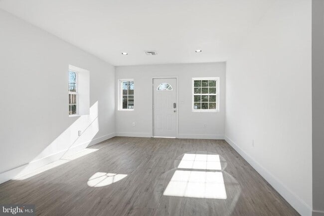 Building Photo - 1942 Ford Rd