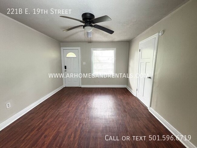 Building Photo - 221 E 19th St