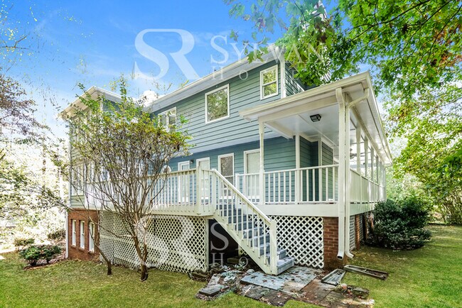 Building Photo - The living is easy in this 4 bedroom, 2.5 ...