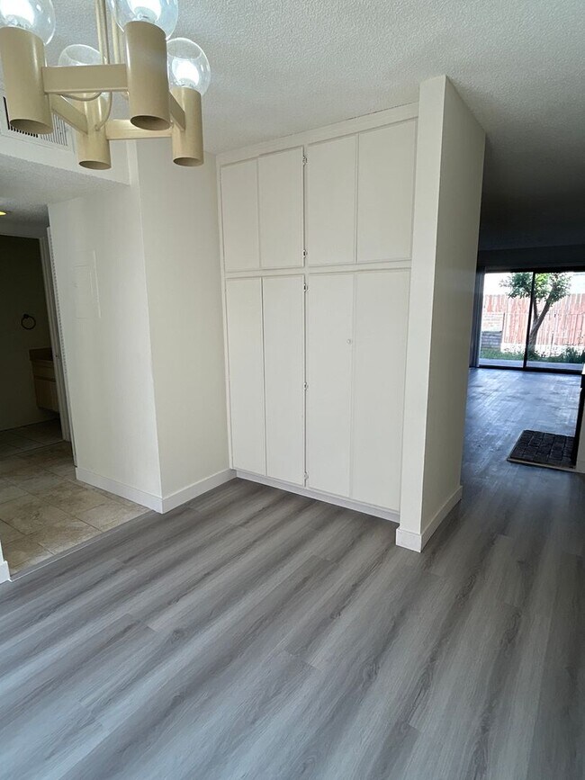 Building Photo - Most Desirable North Alhambra Condo Right Across from City Hall and Walking to Alhambra HS