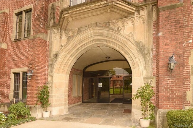 Building Photo - 304 Chateau Rive