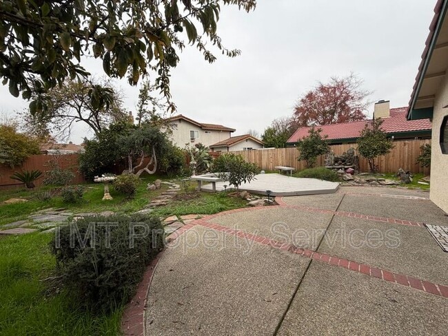 Building Photo - 2 Polvadera Ct