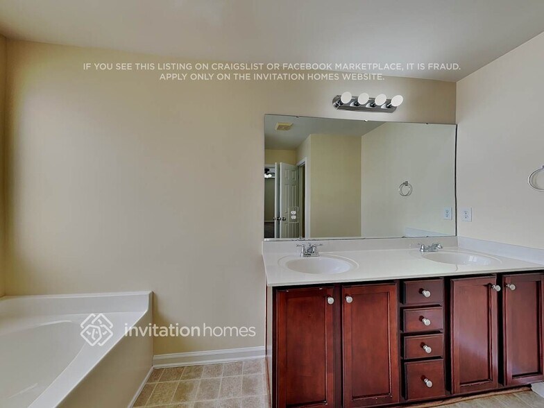 Building Photo - 6813 Osprey Landing Dr