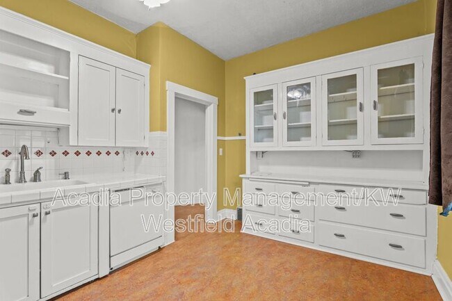 Building Photo - 620 S 900 E