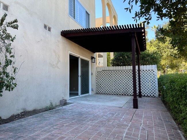 Patio I - 1515 Oak St