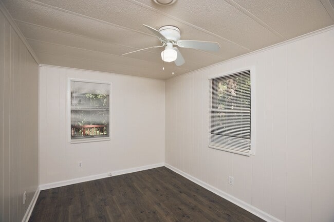 Building Photo - 2553-2555 Lloyd Rd