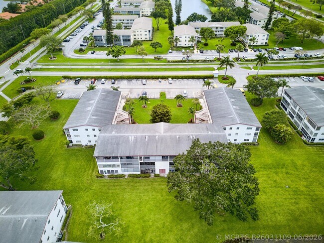 Building Photo - 96 Fanshaw C