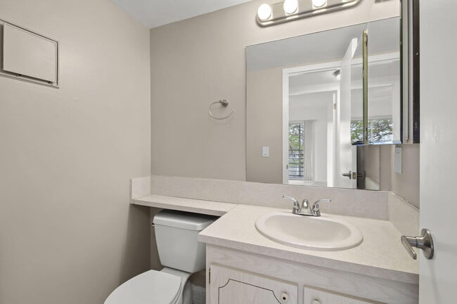 Building Photo - 124 Preston Way