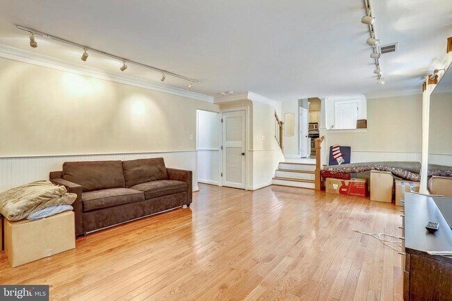 Building Photo - 10145 Colebrook Ave