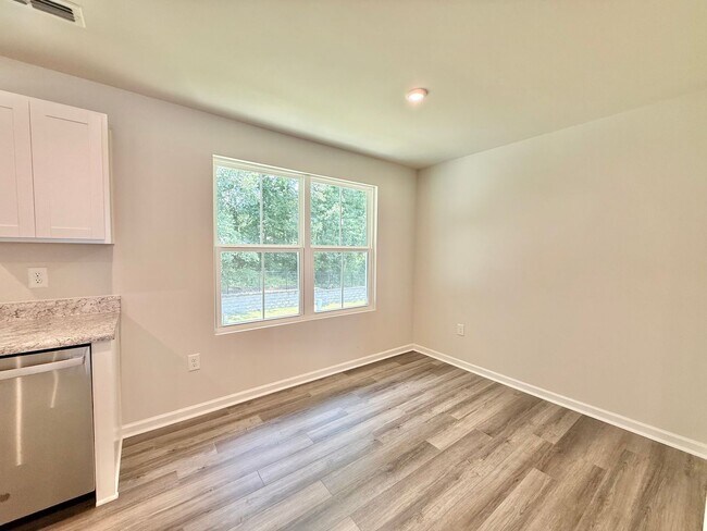 Building Photo - Stunning 3BD, 2.5BA End Unit Zebulon Townh...