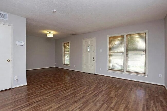 Building Photo - 10432 Hammerly Blvd