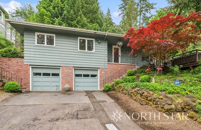Primary Photo - Stylish Mid-Century Modern with Stunning L...
