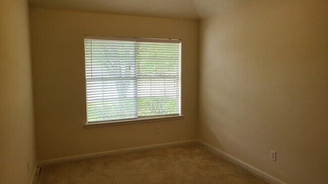 Building Photo - 2318 Waterwood Dr