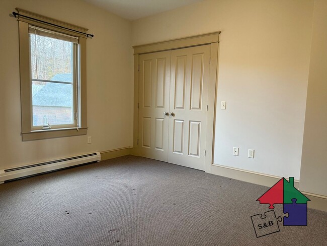 Building Photo - 14 Ayers St