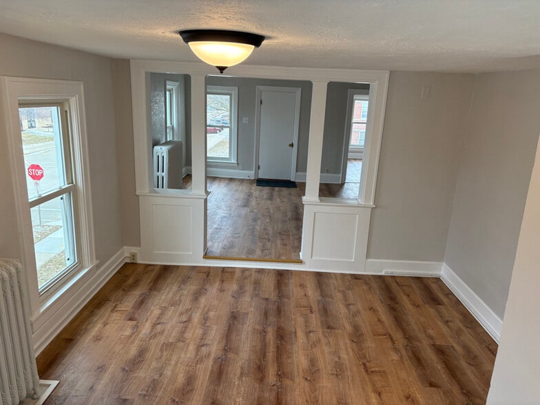 Building Photo - 302 W 10th Ave