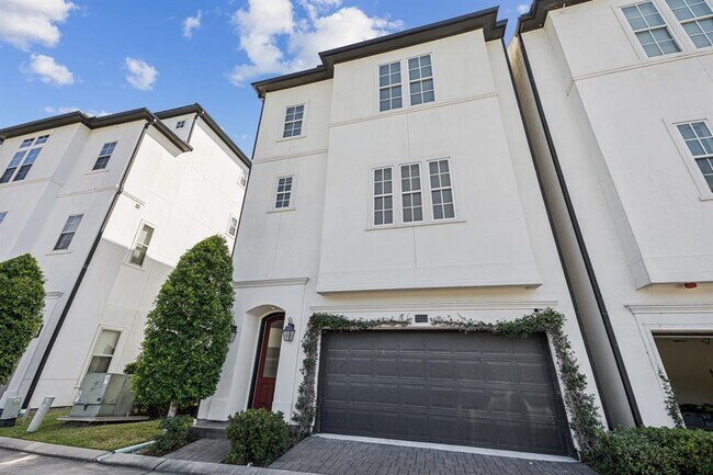 Building Photo - 2122 Lakeshore Edge Dr