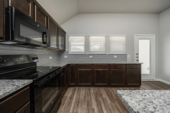 Building Photo - 623 Hollyhock Dr