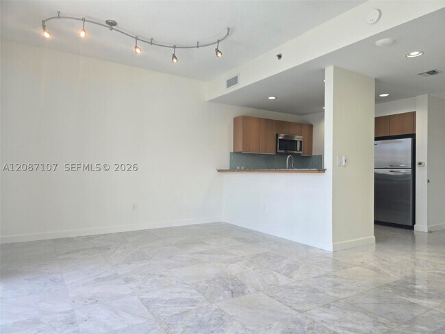 Building Photo - 1060 Brickell Ave