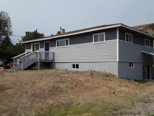 Building Photo - 403 Neyman St