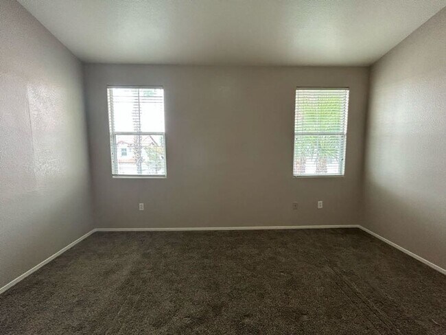 Building Photo - A Beautiful Town Home around the Spring Valley Area.