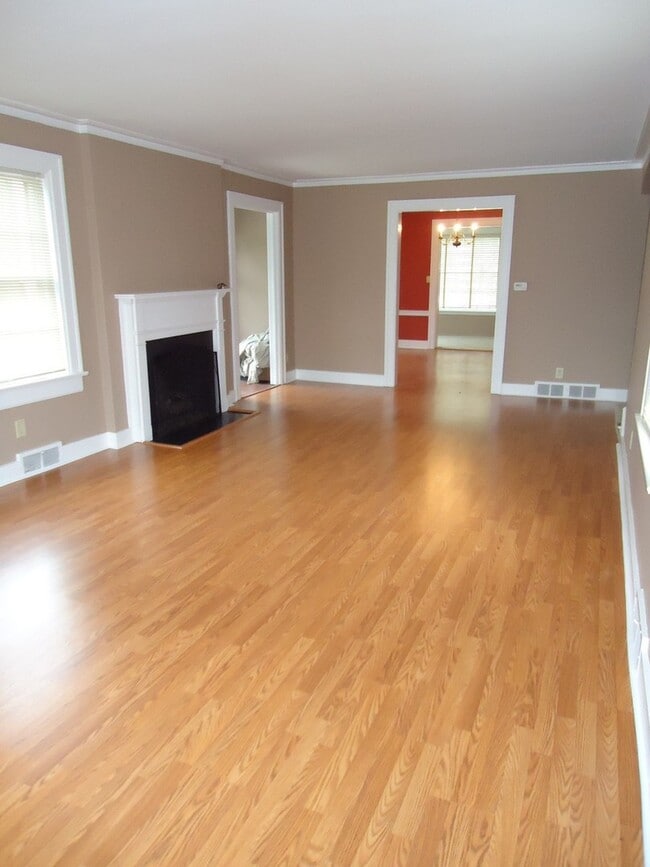 Building Photo - Coming Soon!  Historic and Gorgeous in Middletown - Spacious and Convenient!