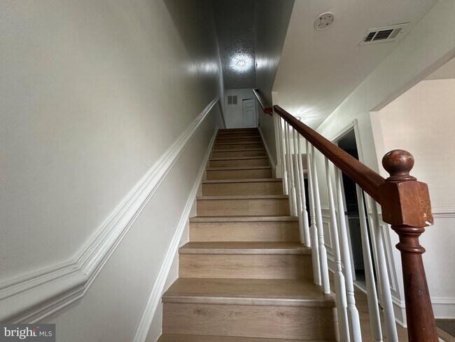 Building Photo - 8282 White Pine Dr