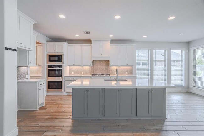 Building Photo - 17010 Harper's Way