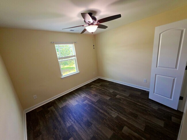 Building Photo - 222 Rowland Dr