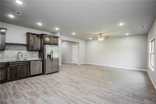 Building Photo - ***1903-B Azlin Place***