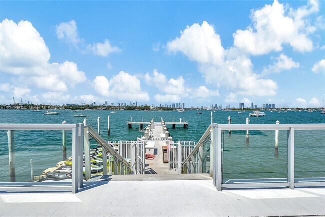 Building Photo - 1000 West Ave