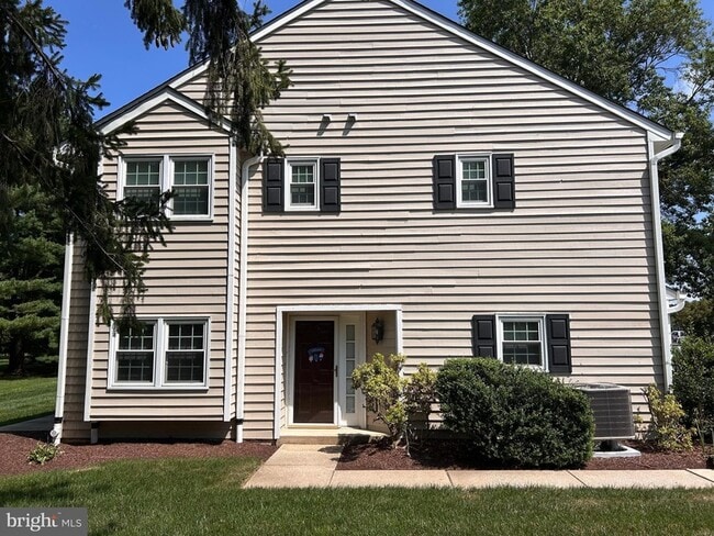 Building Photo - 801 Meadow Ct