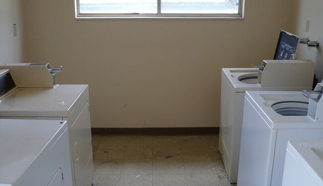 Building Photo - 25 E 960 S