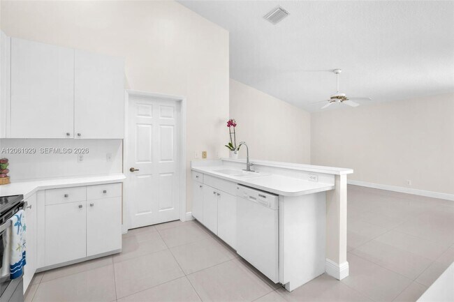 Building Photo - 17194 Ventana Dr