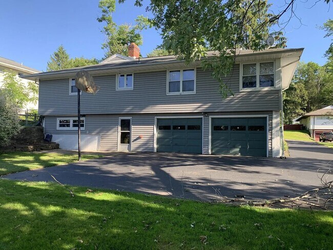 Building Photo - 3137 Belmont Ave