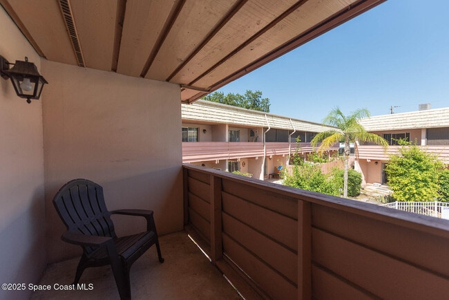 Building Photo - 2511 Country Club Dr