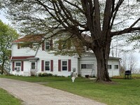 Building Photo - 8424 E Lake Rd
