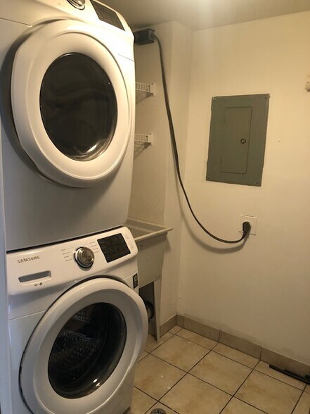 Laundry Room - 11345 S Roberts Rd