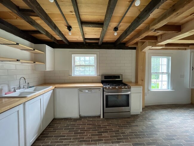 Building Photo - Buxton