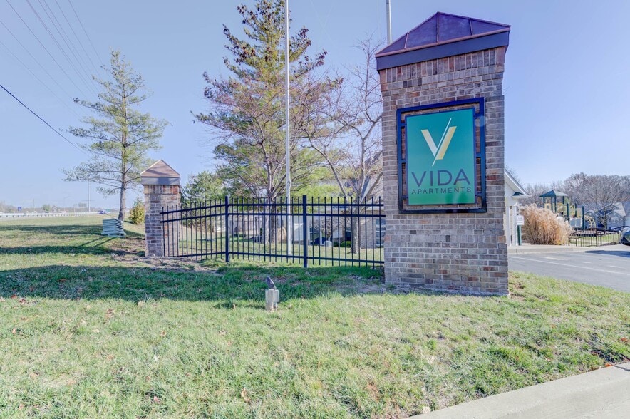 Vida Apartments 1360 Park Ashwood Dr Saint Charles MO 63304